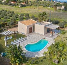 2 bedroom villa with pool and jacuzzi in Scopello, sleeps 6